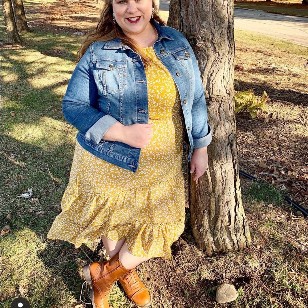 Gorgeous mustard patterned dress!